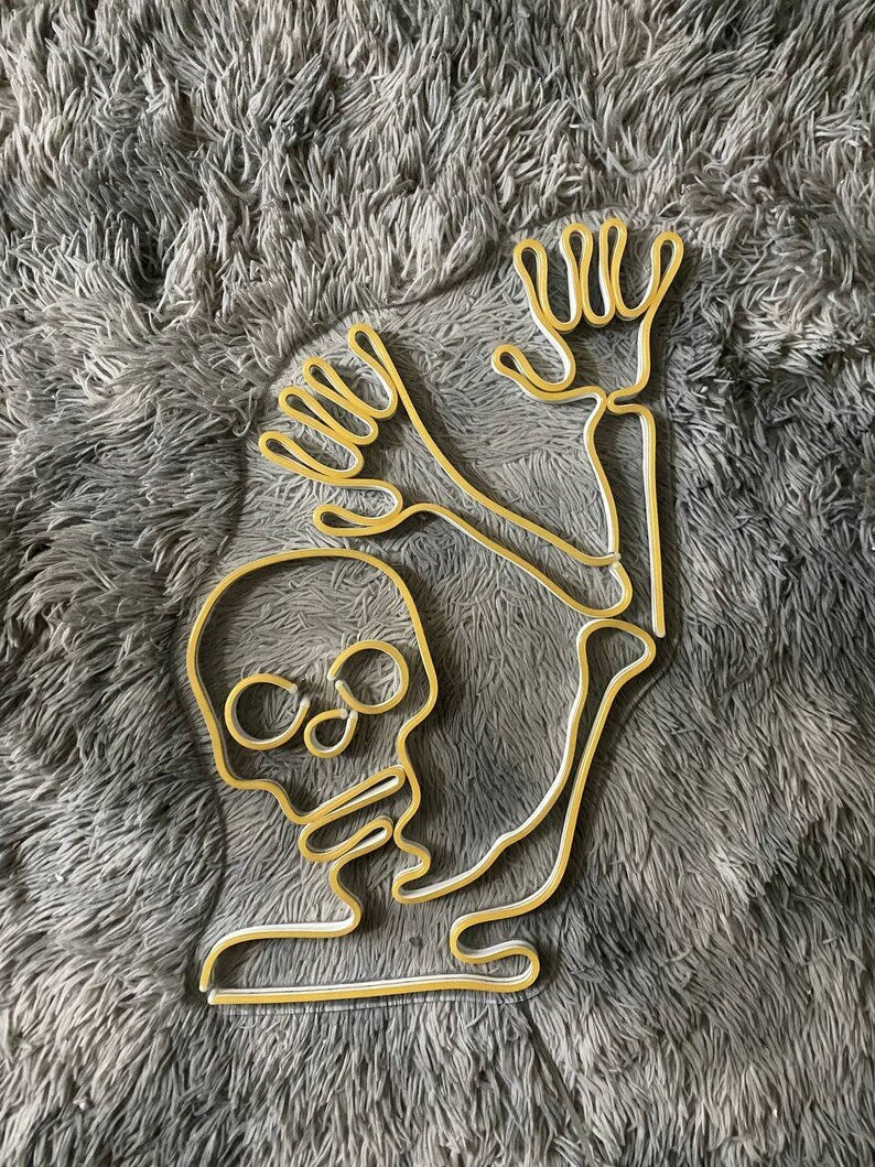 Skull Waving Neon Sign